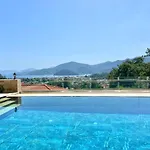 Paradaise Is Magnificent With Sea View And Infinity Pool Willa